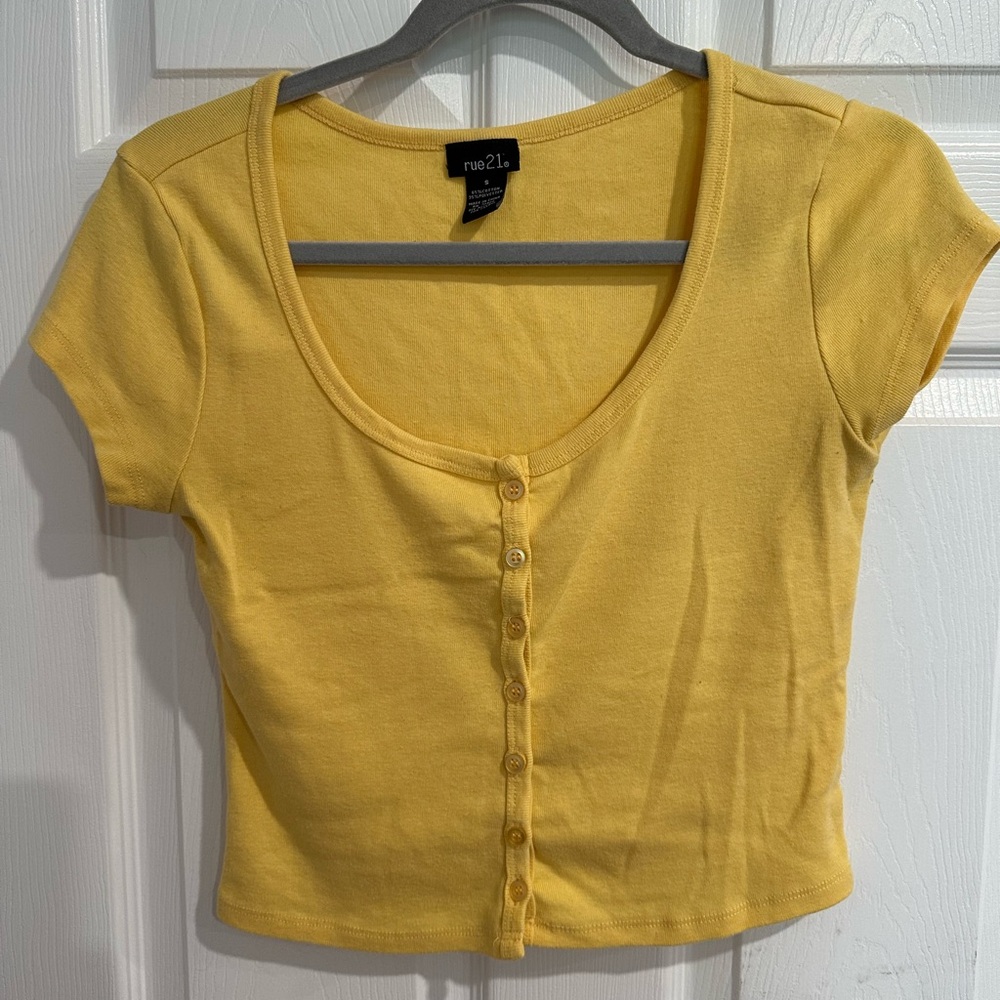 Cropped button tee